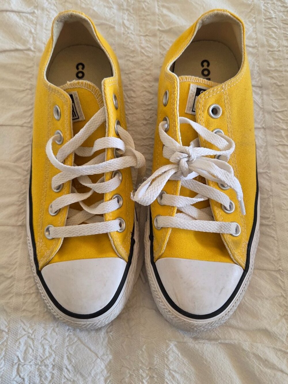 Converse Chuck Taylor low top sneakers yellow size 7